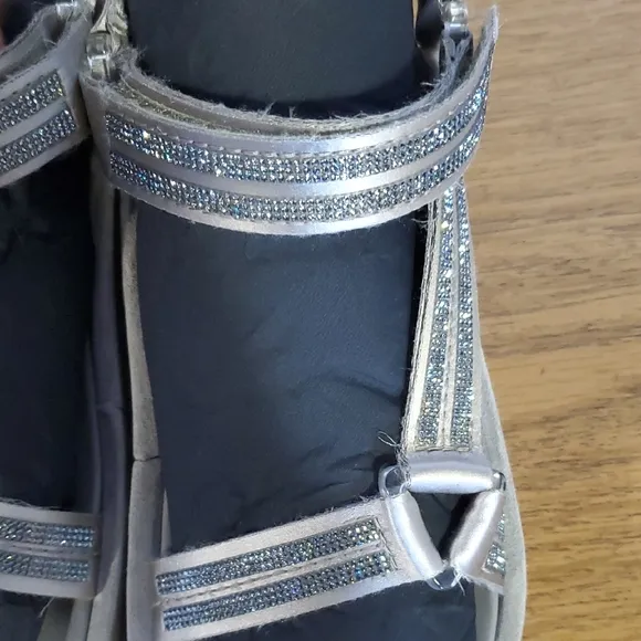Elegant Women's Sandals with Rhinestone Accents