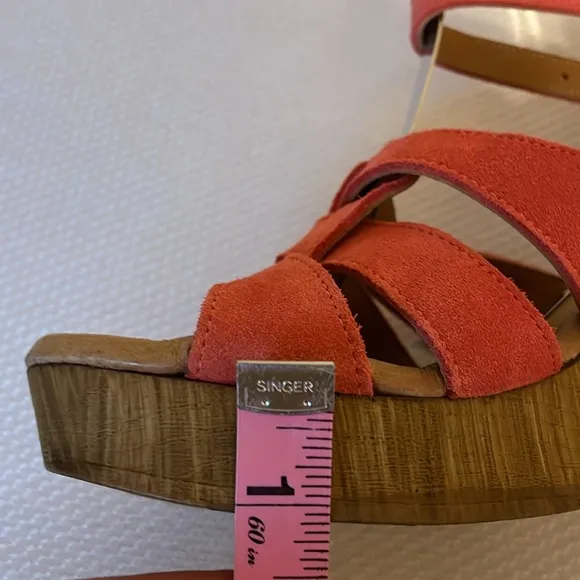 Eric Michael women’s 39 heel sandals Coral wood platform chunky suede Savy