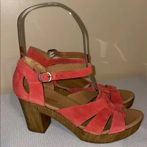 Eric Michael women’s 39 heel sandals Coral wood platform chunky suede Savy