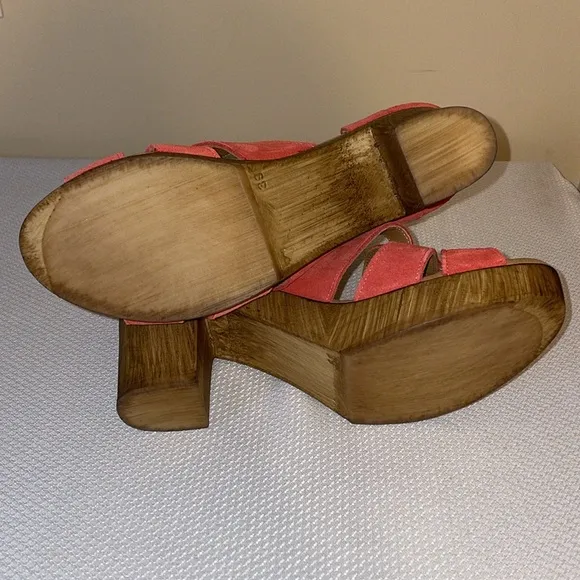 Eric Michael women’s 39 heel sandals Coral wood platform chunky suede Savy