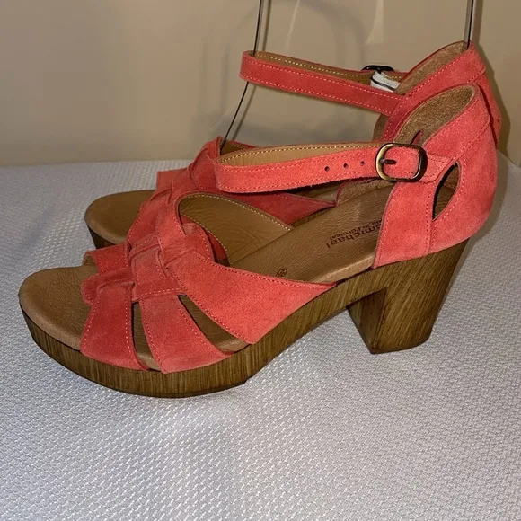 Eric Michael women’s 39 heel sandals Coral wood platform chunky suede Savy