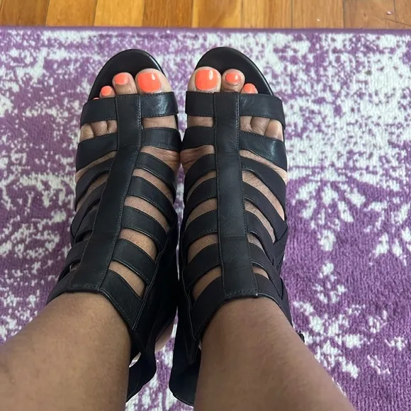 EUC Cage Like Strappy Sandals