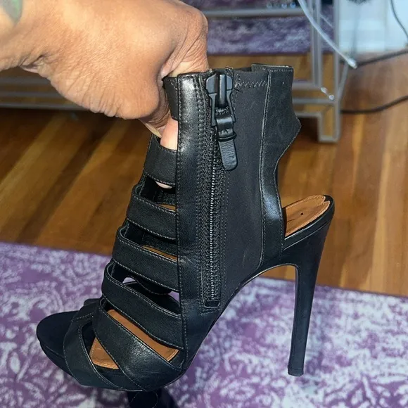 EUC Cage Like Strappy Sandals