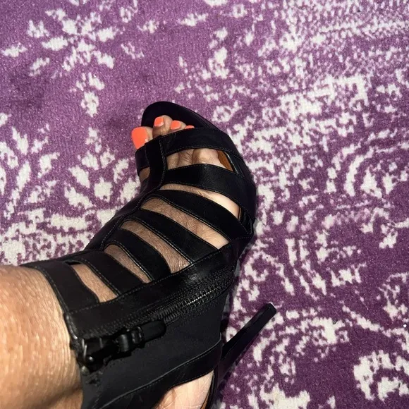 EUC Cage Like Strappy Sandals
