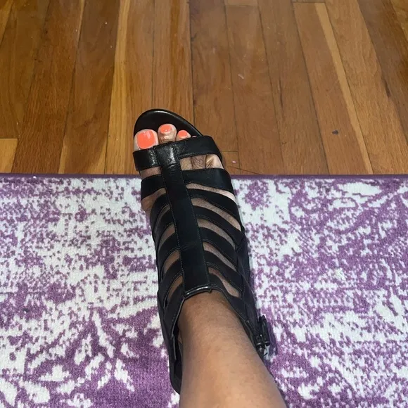 EUC Cage Like Strappy Sandals