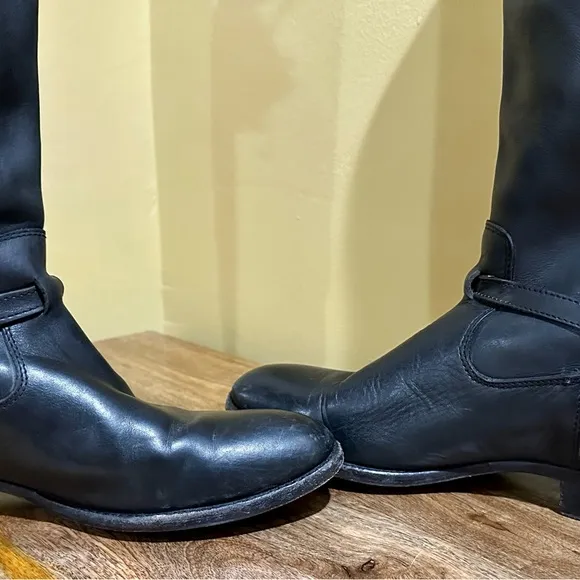 EUC Frye Lindsay Black Riding Boots w/ Ankle Belt and Back Plate Sz 8.5