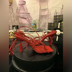 EUC❤️‍🔥GIA/RHWRed Strappy Heeled Sandals.