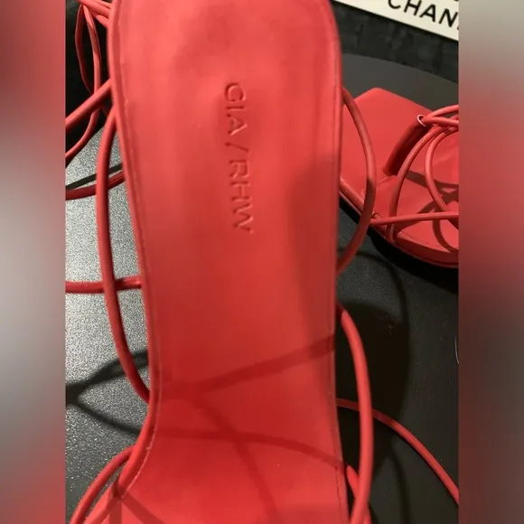 EUC❤️‍🔥GIA/RHWRed Strappy Heeled Sandals.