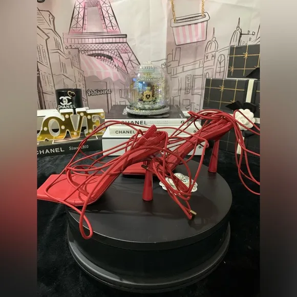 EUC❤️‍🔥GIA/RHWRed Strappy Heeled Sandals.