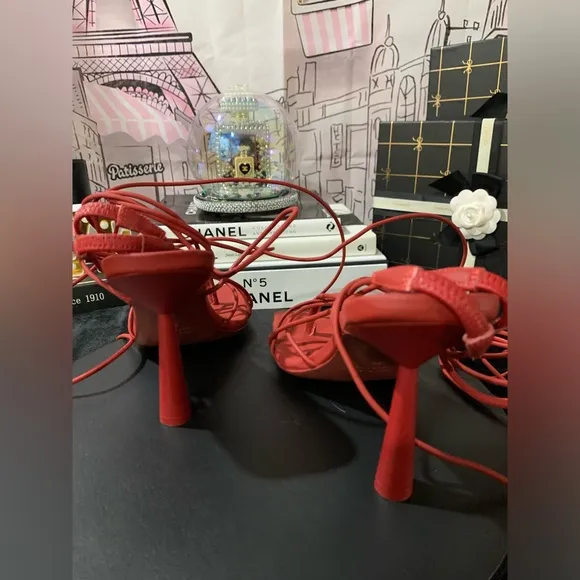 EUC❤️‍🔥GIA/RHWRed Strappy Heeled Sandals.