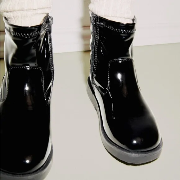 FAUX PATENT LEATHER STRETCH BOOTS