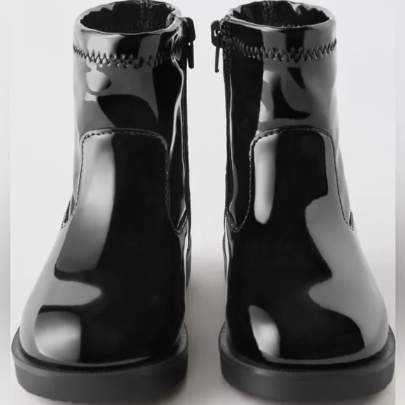 FAUX PATENT LEATHER STRETCH BOOTS