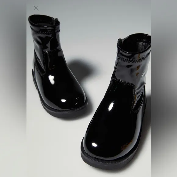 FAUX PATENT LEATHER STRETCH BOOTS