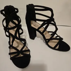 FERGIE FOOTWEAR Black Suede Strappy Block Heel Sandals Formal Heels Size 9M