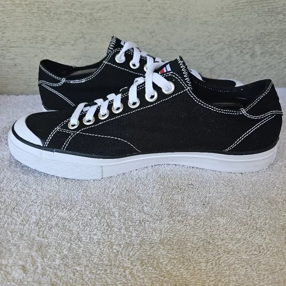Fila Tarp 1911 Cvo Black/White Low-Top Canvas Tennis Shoes Mens Sneaker Size 8.5