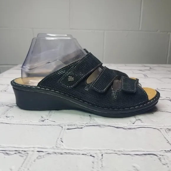 Finn Comfort Cremona black slides sandals