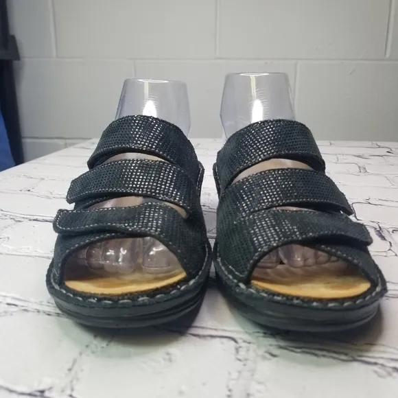 Finn Comfort Cremona black slides sandals