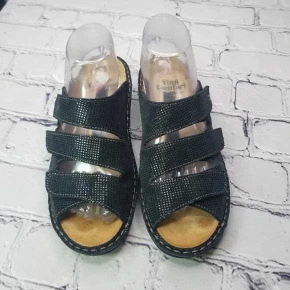 Finn Comfort Cremona black slides sandals
