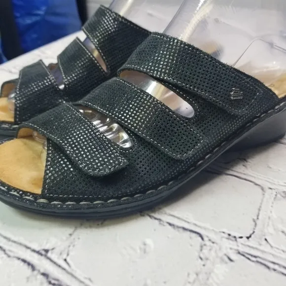 Finn Comfort Cremona black slides sandals