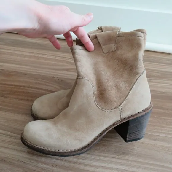 FIORENTINI   BAKER Slouch Western Ankle Booties Boots in Beige Suede Leather