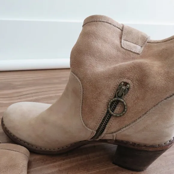 FIORENTINI   BAKER Slouch Western Ankle Booties Boots in Beige Suede Leather