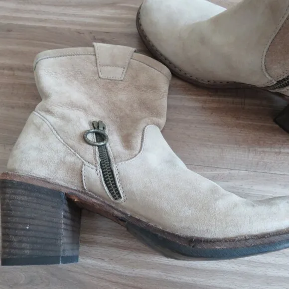 FIORENTINI   BAKER Slouch Western Ankle Booties Boots in Beige Suede Leather