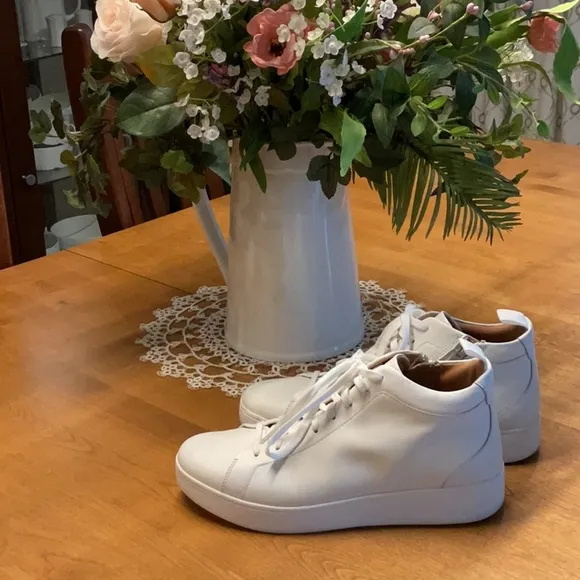 FIT FLOP - RALLY Leather High-Top Sneakers - LIKE NEW