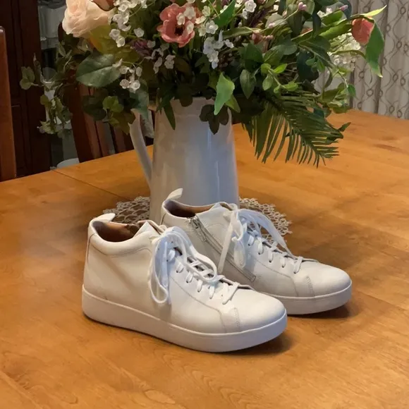 FIT FLOP - RALLY Leather High-Top Sneakers - LIKE NEW