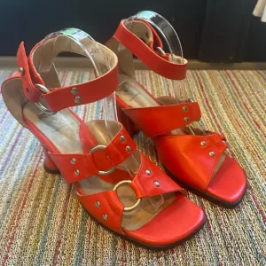 Fluevog EXCELLENT Hi Choice heart heel ankle strap sandals in persimmon/red -10