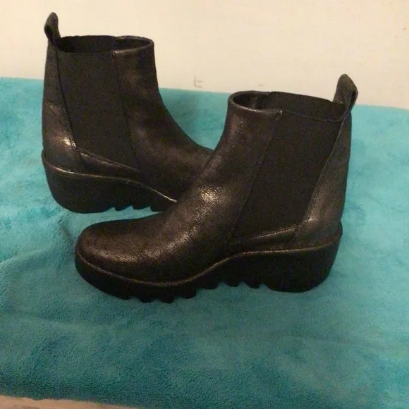 FLY LONDON BAGU WEDGE CHELSEA BOOTS  SZ 39