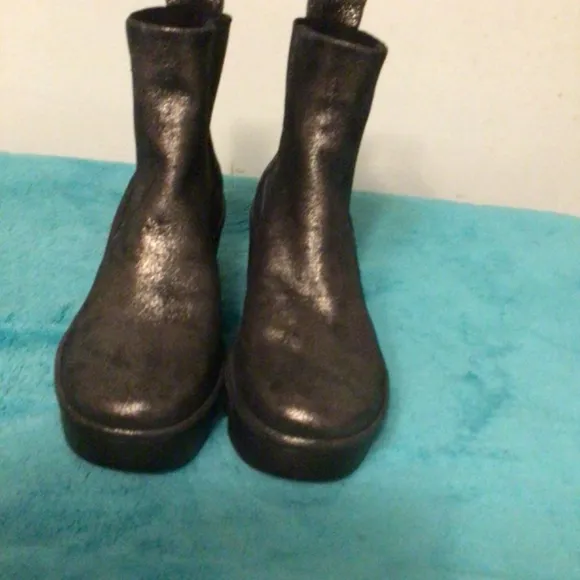 FLY LONDON BAGU WEDGE CHELSEA BOOTS  SZ 39