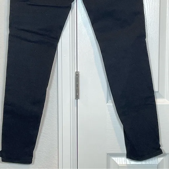 Frame Le Skinny de Jeanne Black Distressed Jeans Size 32