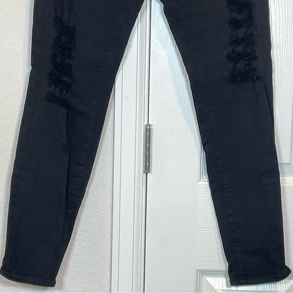 Frame Le Skinny de Jeanne Black Distressed Jeans Size 32