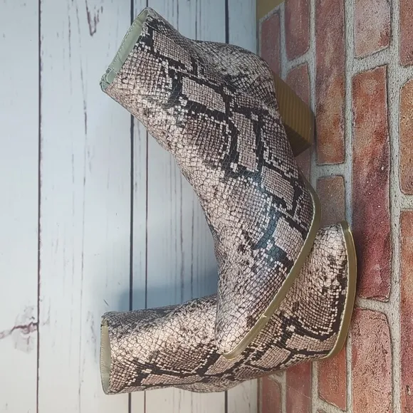 Free People Coconuts by Matisse Snakeskin Going West Ankle Boots Women's 10