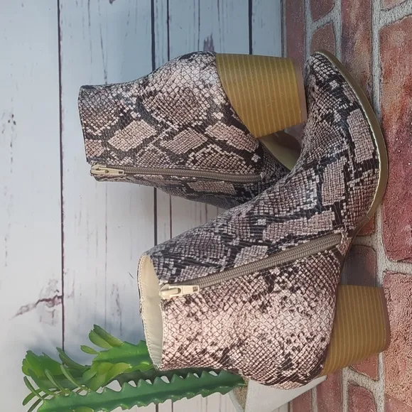 Free People Coconuts by Matisse Snakeskin Going West Ankle Boots Women's 10
