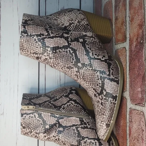 Free People Coconuts by Matisse Snakeskin Going West Ankle Boots Women's 10