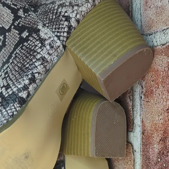 Free People Coconuts by Matisse Snakeskin Going West Ankle Boots Women's 10