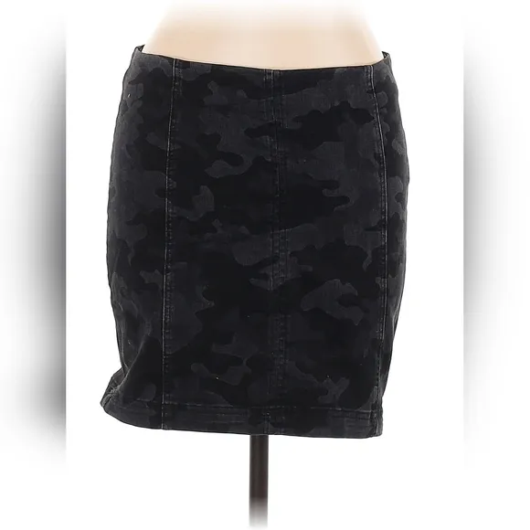 Free People Modern Femme Camo Mini Skirt | Size 10 | EUC | Retail $128