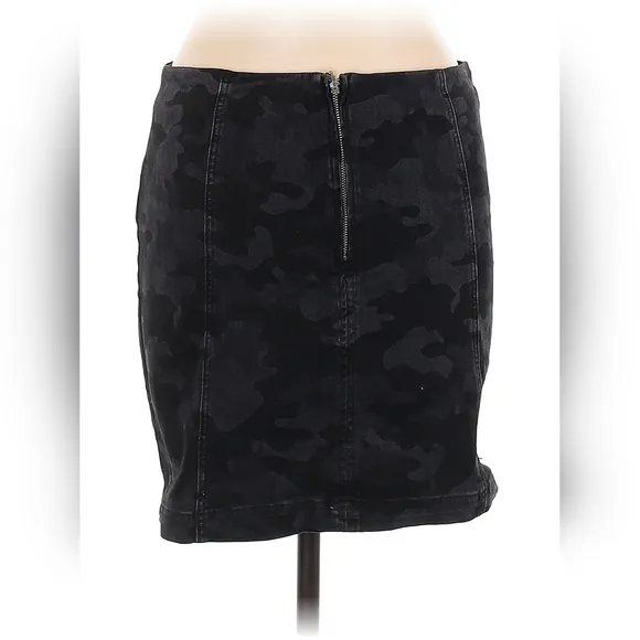 Free People Modern Femme Camo Mini Skirt | Size 10 | EUC | Retail $128
