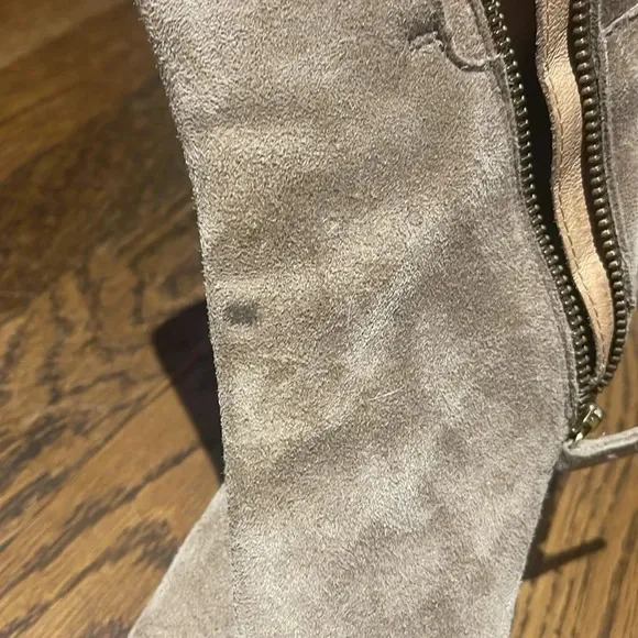 Free People tan suede boots. Size 40. Preloved, great condition.
