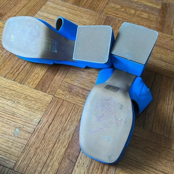 Free people vibrant Blue block heel sandals 39 or 8.5