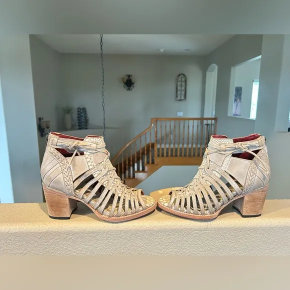 Freebird Women's Wazee Cream Strappy Heeled Bootie/ Sandals, NWOB, size 10