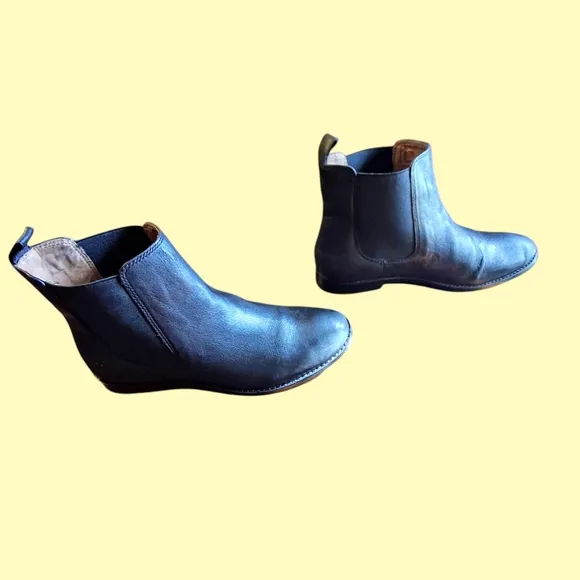 Frye Chelsea Leather Black Pull-on Ankle Boots Women Size 7