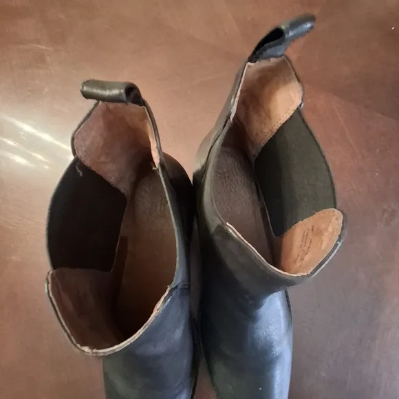 Frye Chelsea Leather Black Pull-on Ankle Boots Women Size 7