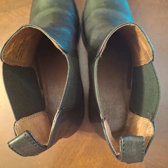 Frye Chelsea Leather Black Pull-on Ankle Boots Women Size 7