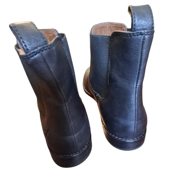 Frye Chelsea Leather Black Pull-on Ankle Boots Women Size 7