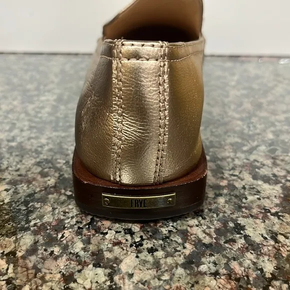 Frye Claire Venetian Leather Slip-On Loafers 6 M Lunar Metallic light gold NEW