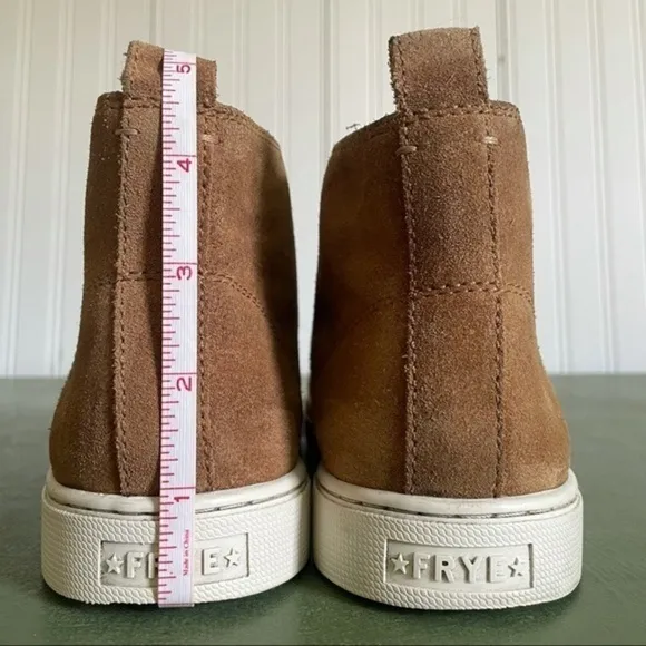 Frye Desert/Chukka Boots in Light Brown Suede