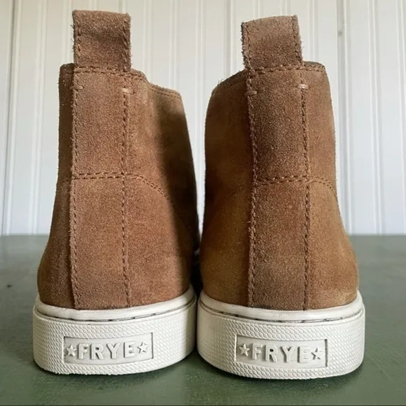 Frye Desert/Chukka Boots in Light Brown Suede