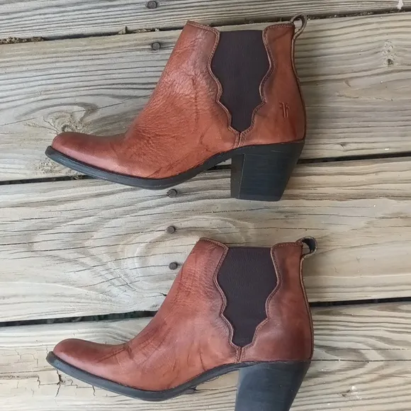 Frye Jackie Gore Stretch Ankle Boots in Cognac/brown size 5.5